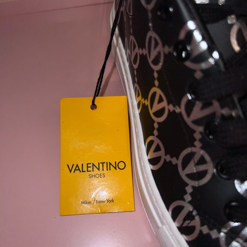 VALENTINO Logo Styled LOW CUT SNEAKERS๐100% REAL LEATHER - Picture 2 of 10